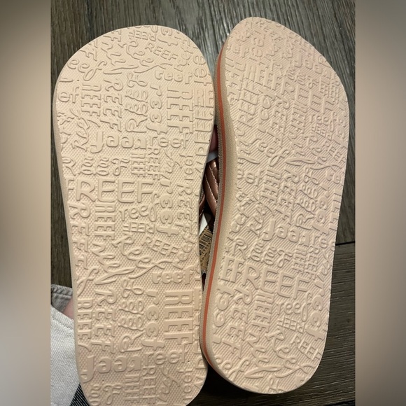 NWT kids pink cheetah reef flip flops - Picture 2 of 3